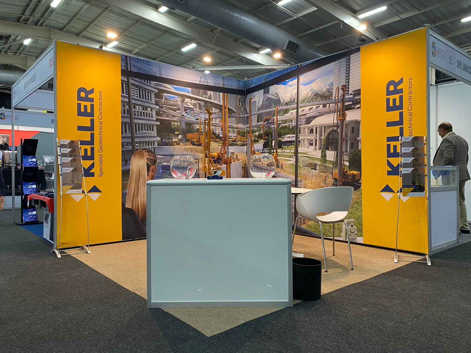 Keller Fabric Stand